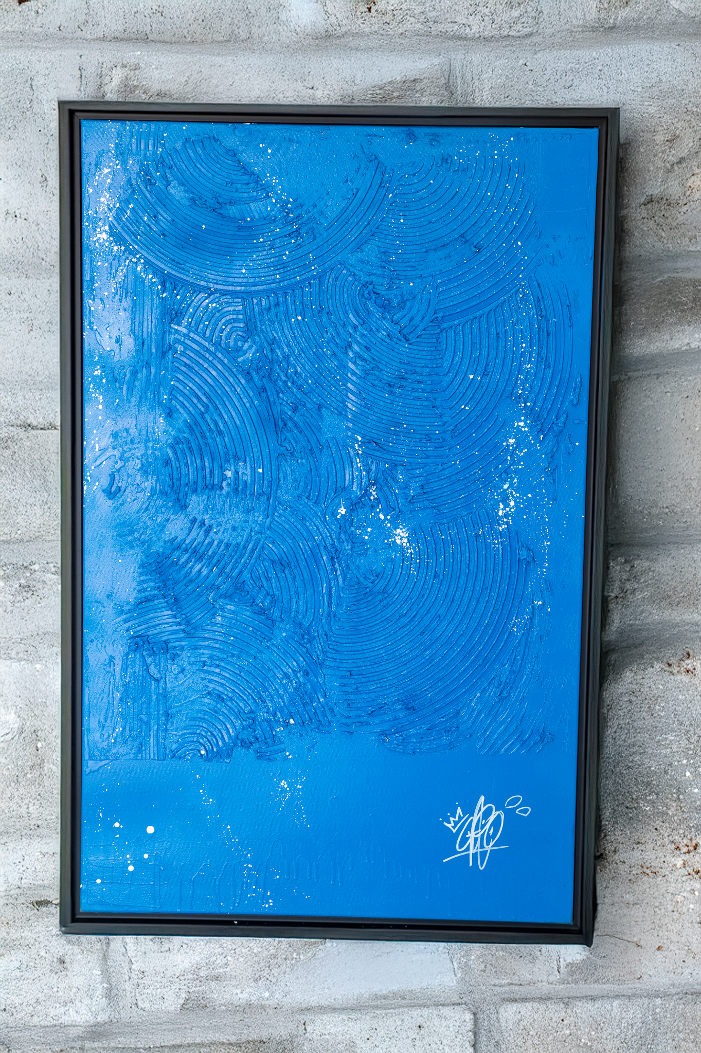 Cosmos Bleu, peinture street art presque monochrome d'AFRO en camaïeu de bleus